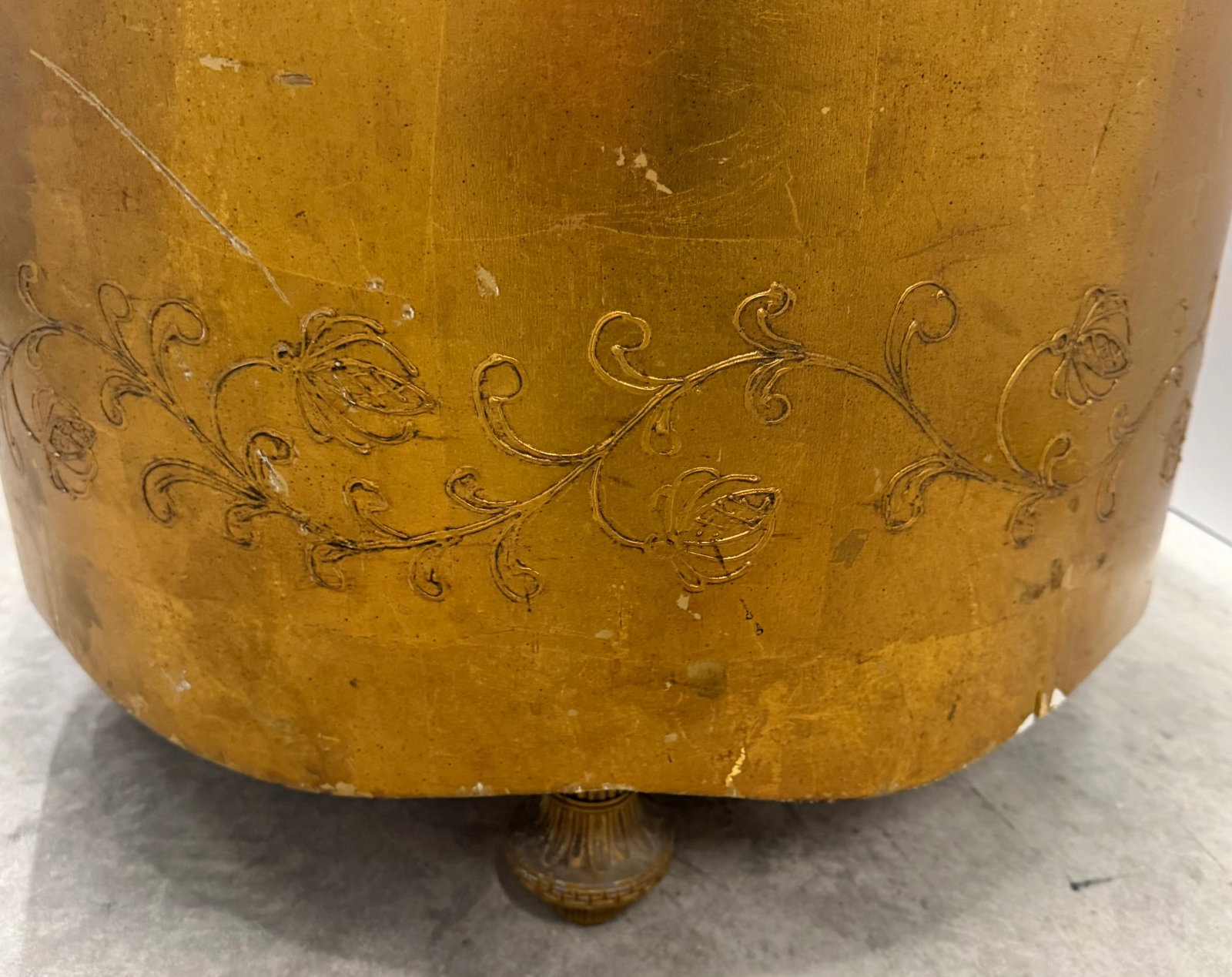 Giltwood Neoclassical Style Round Side Table - 8