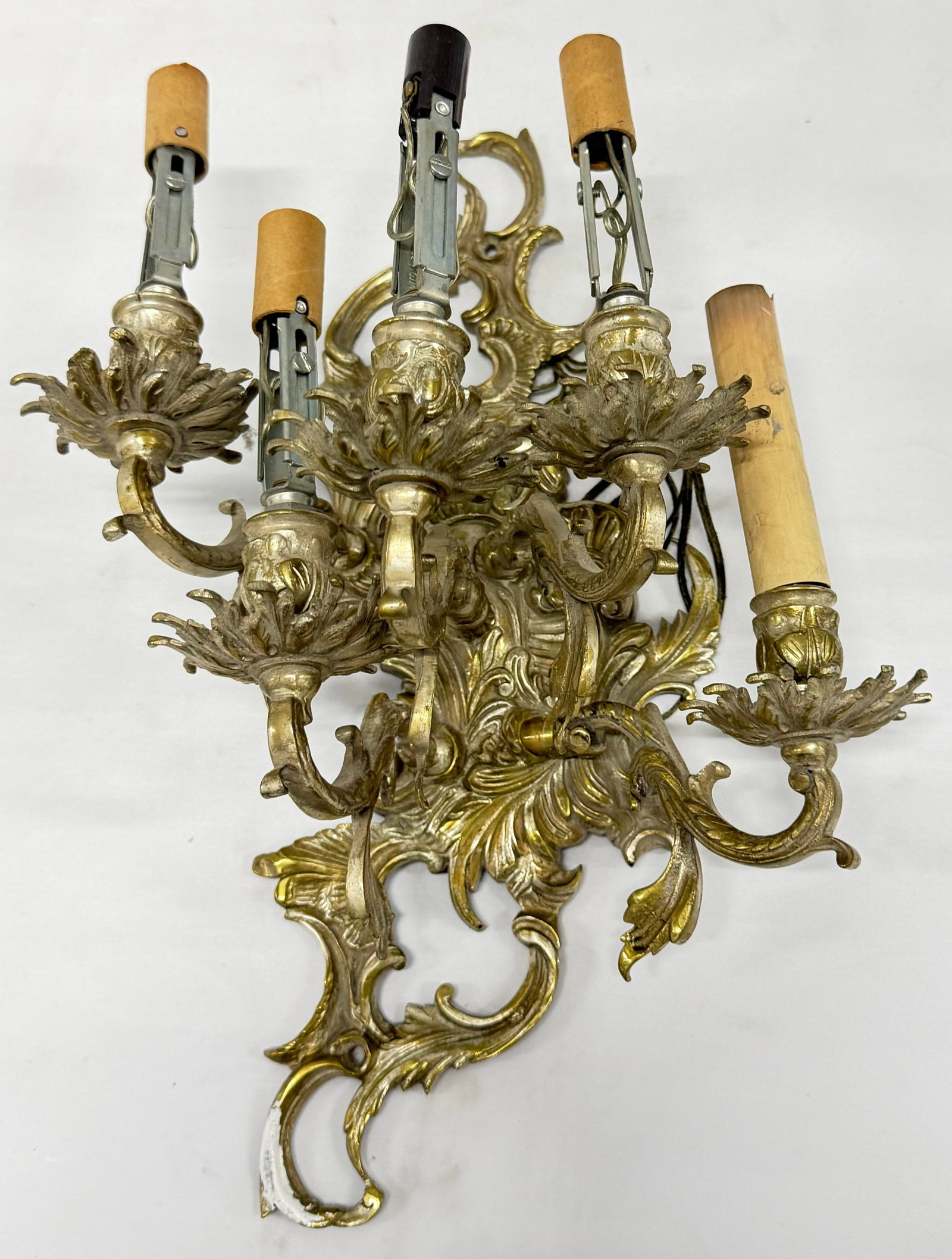 ornate Rococo style brass sconce - 3