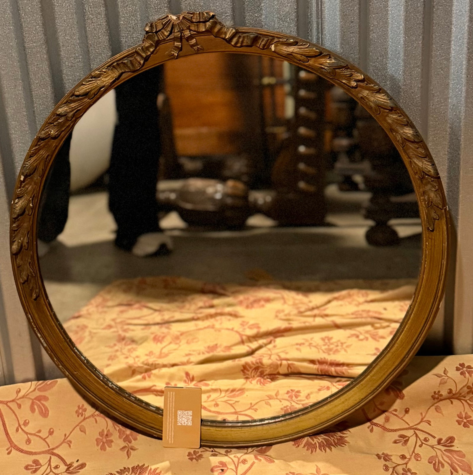 Giltwood Oval Wall Mirror with Fretwork Crown - 2
