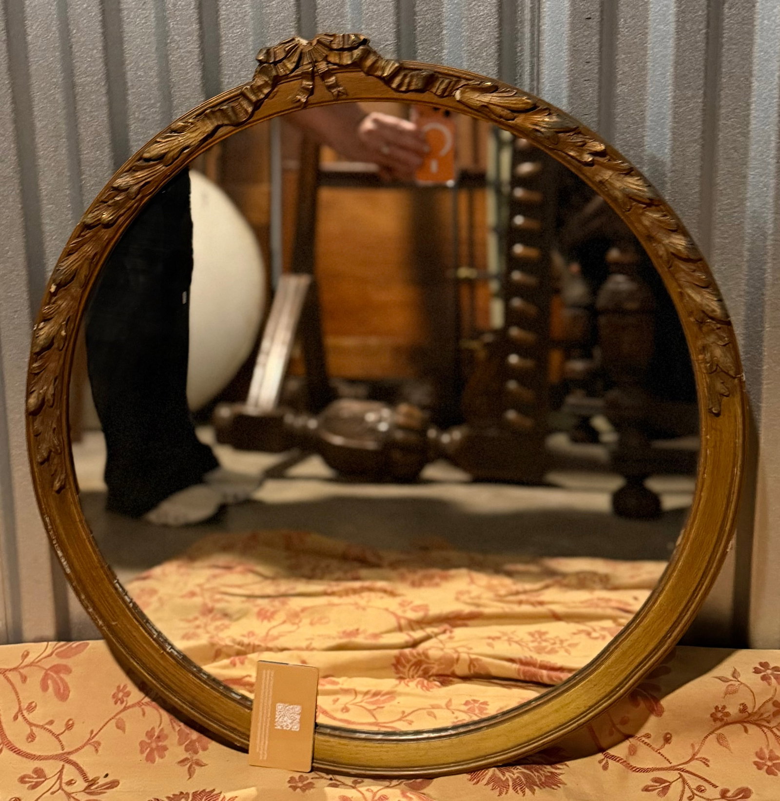 Giltwood Oval Wall Mirror with Fretwork Crown - 3