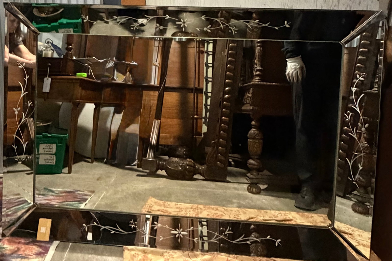 Venetian Style Etched Mirrored Glass Wall Mirror - 2