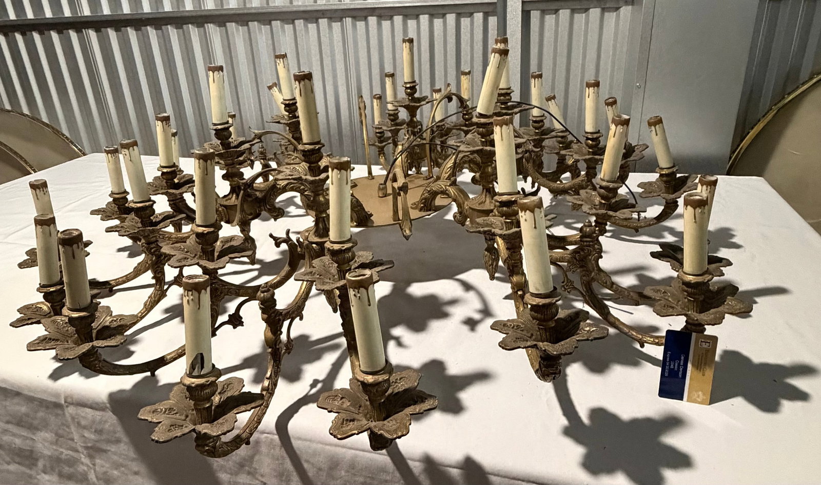 Large-Scale Gilt Bronze Chandelier with 36 Lights - 10