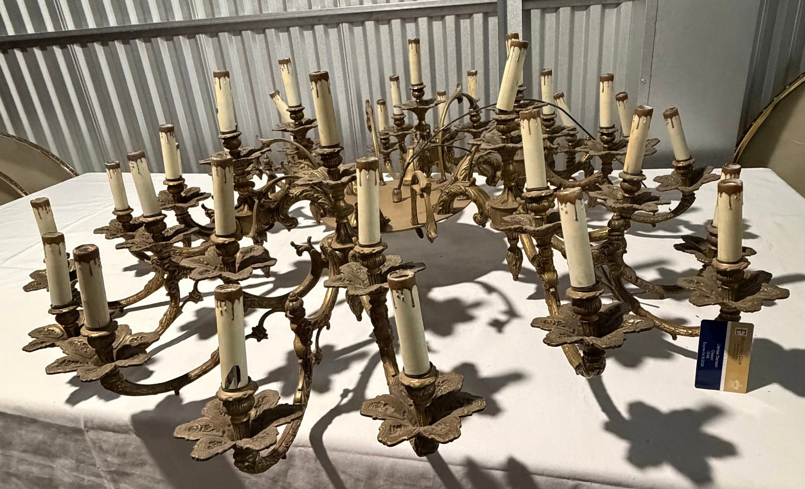 Large-Scale Gilt Bronze Chandelier with 36 Lights - 9