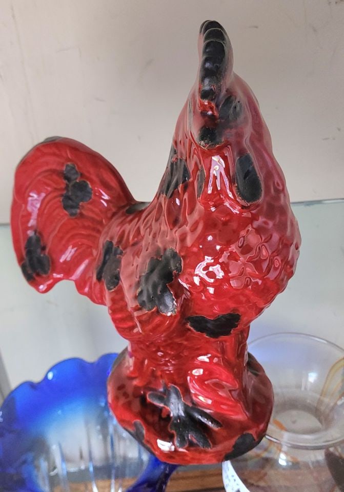 Rare vintage large red and black ceramic rooster sculpture w/ high glaze: Rare vintage large red and black ceramic rooster sculpture w/ high glaze Reserve: $25.00 Shipping: Domestic: Shipping rates are determined by destination International: Foreign shipping rates are dete
