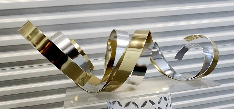 Large epic 40"w MCM Dan Murphy ribbon metal sculpture on clear luciite base. A collector level work.: Dan Murphy is a highly acclaimed American sculptor, born in 1942, known for creating abstract, often circular, metal ribbon sculptures using aluminum, brass, and stainless steel. Reserve: $1,500.00 Sh