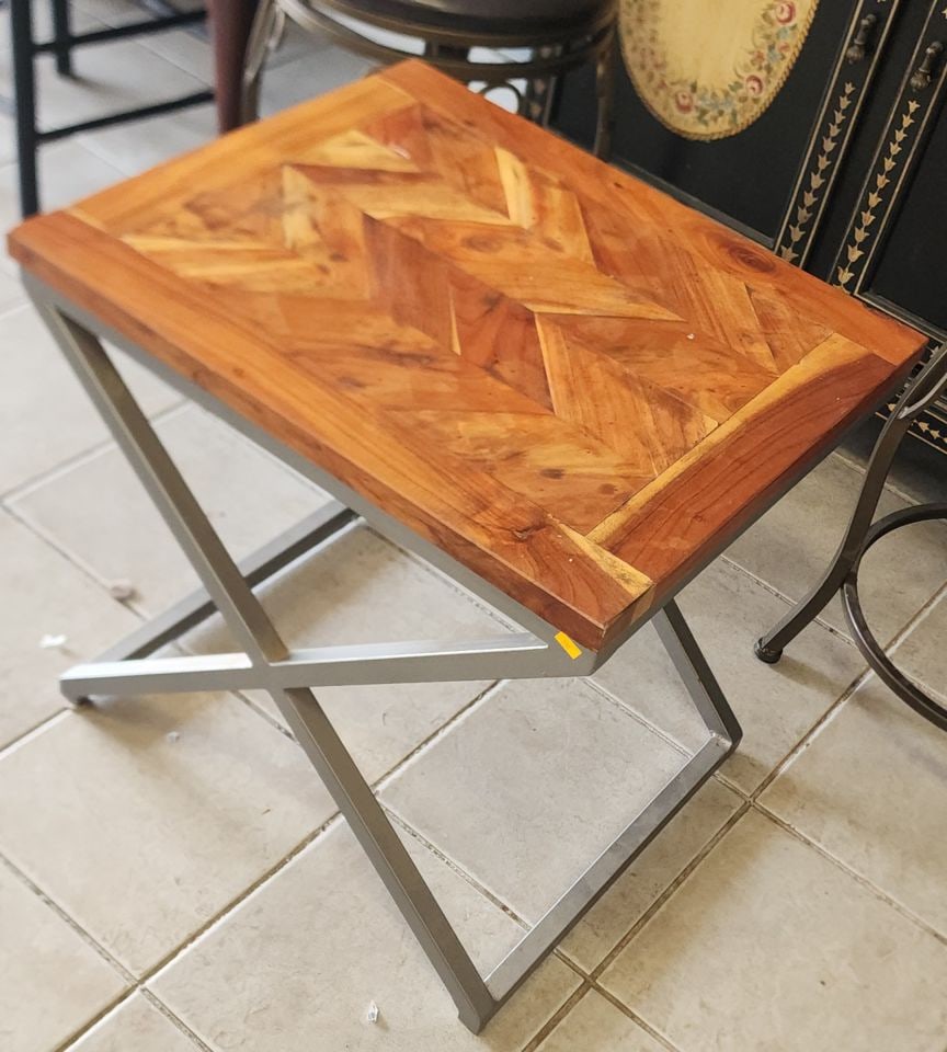 Vintage designer contemporary modern wood and metal accent table: Vintage designer contemporary modern wood and metal accent table Reserve: $250.00 Shipping: Domestic: Shipping rates are determined by destination International: Foreign shipping rates are determined 