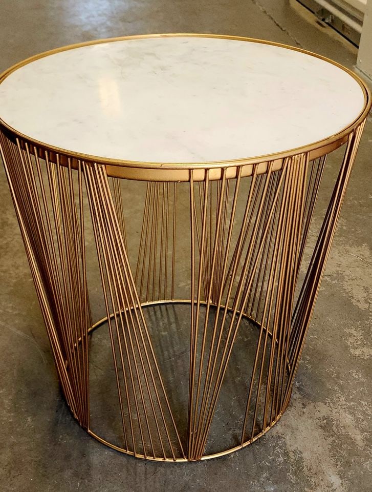 Rare vintage round heavy marble side table w/ gold tone intricic art deco wire base: This elegant designer side table features a white marble top supported by a sculptural deco influenced gold-tone wire base. The style is characteristic of modern glam or contemporary aesthetics, worki