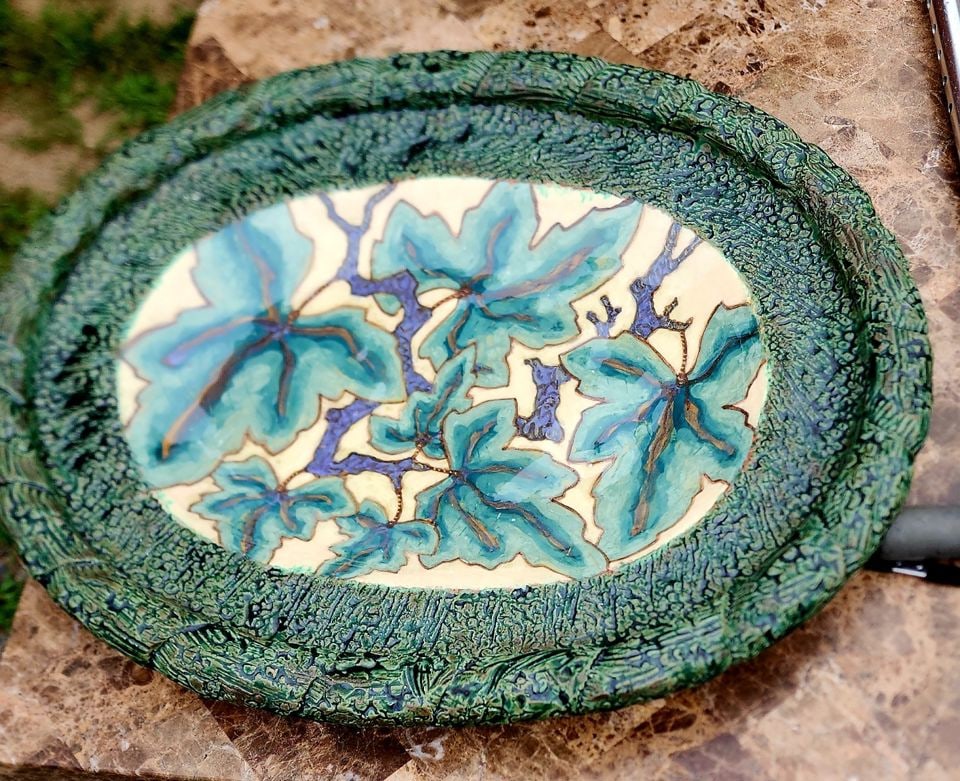 Large vintage ceramic art charger. Perfect for centerpiece or wall hanging. Signed, Circa '98: Large vintage ceramic art charger. Perfect for centerpiece or wall hanging. Signed, Circa '98 Reserve: $150.00 Shipping: Domestic: Shipping rates are determined by destination International: Foreign s