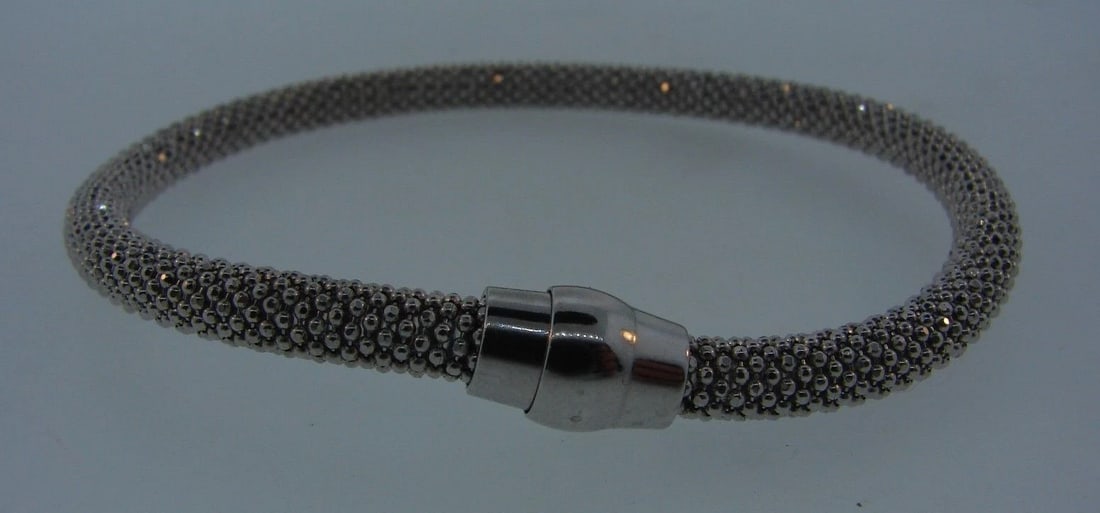 CHIC Sterling Silver Bracelet: Title: CHIC Sterling Silver Bracelet Description: DK Sterling Silver Bracelet · Wonderful bracelet that is a necessity in your collection.· The weight is 11.6 grams. · The length is 7