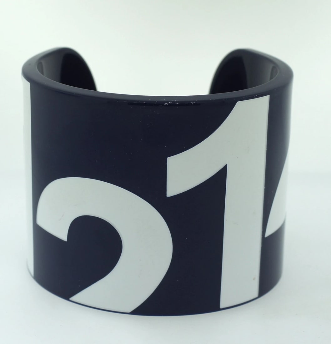 EXTRAVAGANT! LACOSTE BLUE PLASTIC MODERN STYLISH LOUD BANGLE BRACELET LACOSTE - 9