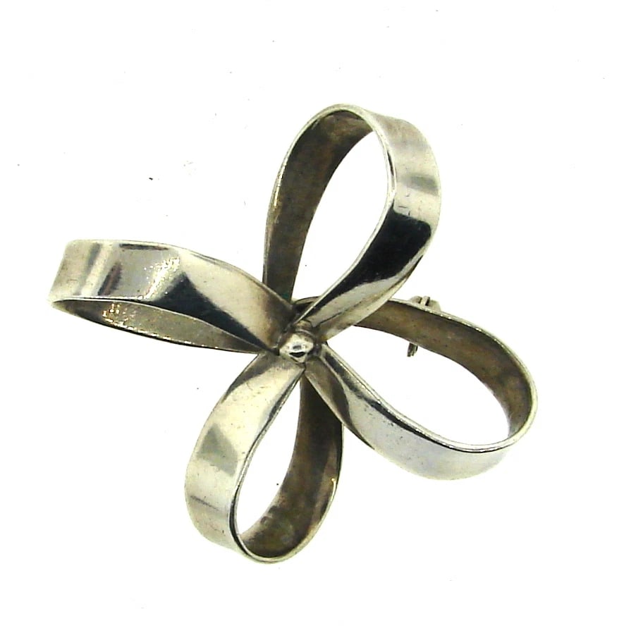 CUTE Sterling Silver Brooch!: Title: CUTE Sterling Silver Brooch! Description: Fine Jewelry, Arts & AntiquesPurveyors and Purchasers ofAntique and Estate PiecesDK Sterling Silver Brooch! This wonderful brooch is one of a kind!