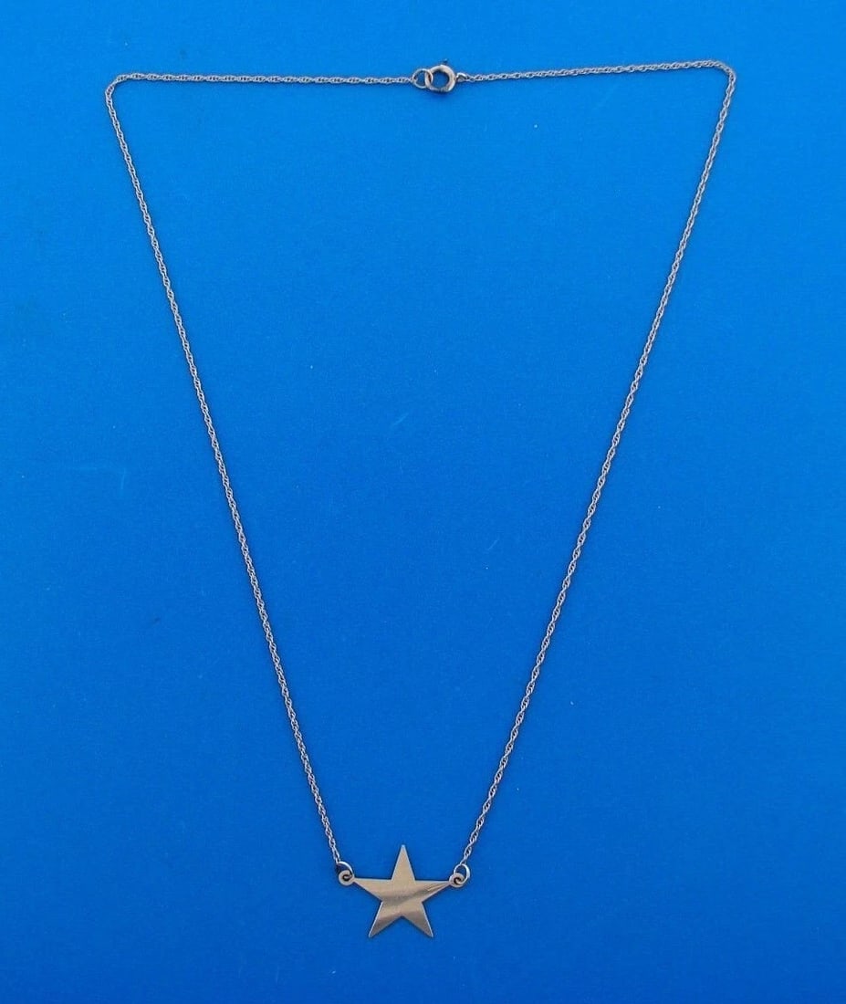 REACH FOR THE STARS Succo 14k Yellow Gold Star Necklace - 3