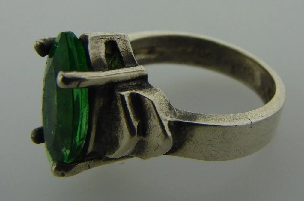 FLASHY Sterling Silver & Green Glass Ring - 6