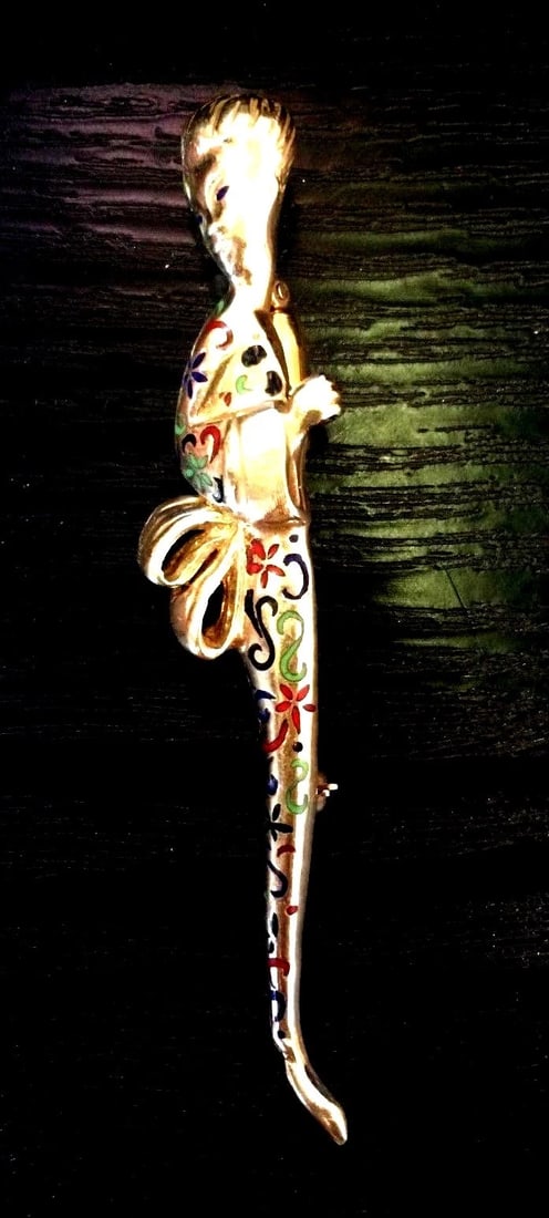 CHIC 14k Yellow Gold & Enamel Geisha Pin Circa 1950s: Title: CHIC 14k Yellow Gold & Enamel Geisha Pin Circa 1950s Description: Fine Jewelry, Arts & Antiques Purveyors and Purchasers of Antique and Estate Pieces DK 14k Yellow Gold & Enamel Geisha Pin Circ