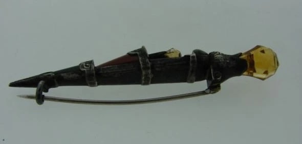 WOW Scottish Silver, Citrine, Carnelian & Bloodstone Brooch Circa 1900s - 4