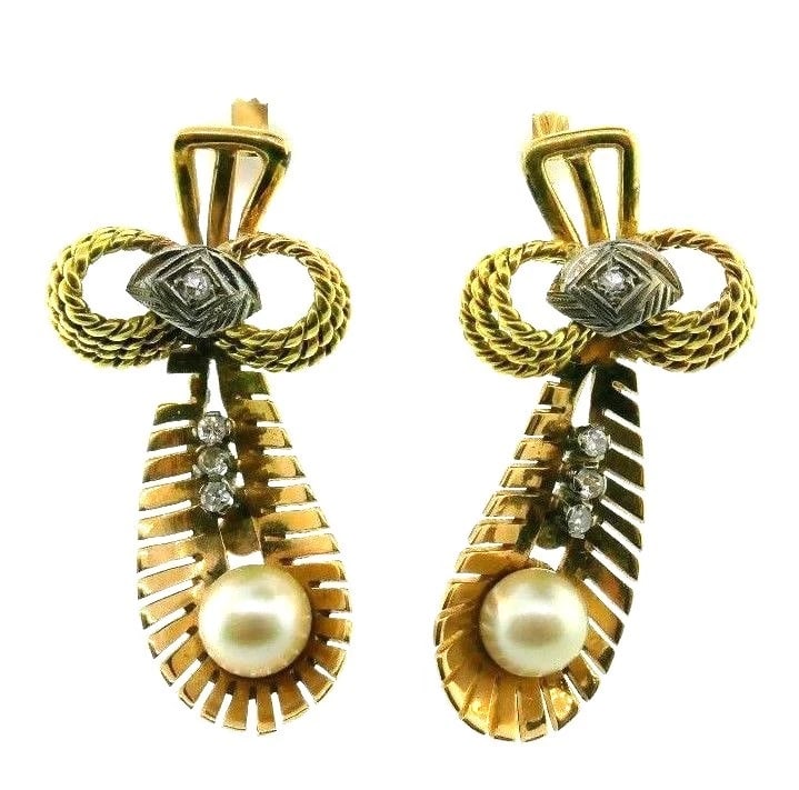 RETRO 14k Tri Color Gold, Diamond & Pearl Earrings Circa 1940s: Title: RETRO 14k Tri Color Gold, Diamond & Pearl Earrings Circa 1940s Description: DK Retro 14k Tri Color Gold, Pearl & Diamond Earrings Circa 1940s · This is a must for a collector. The weight i