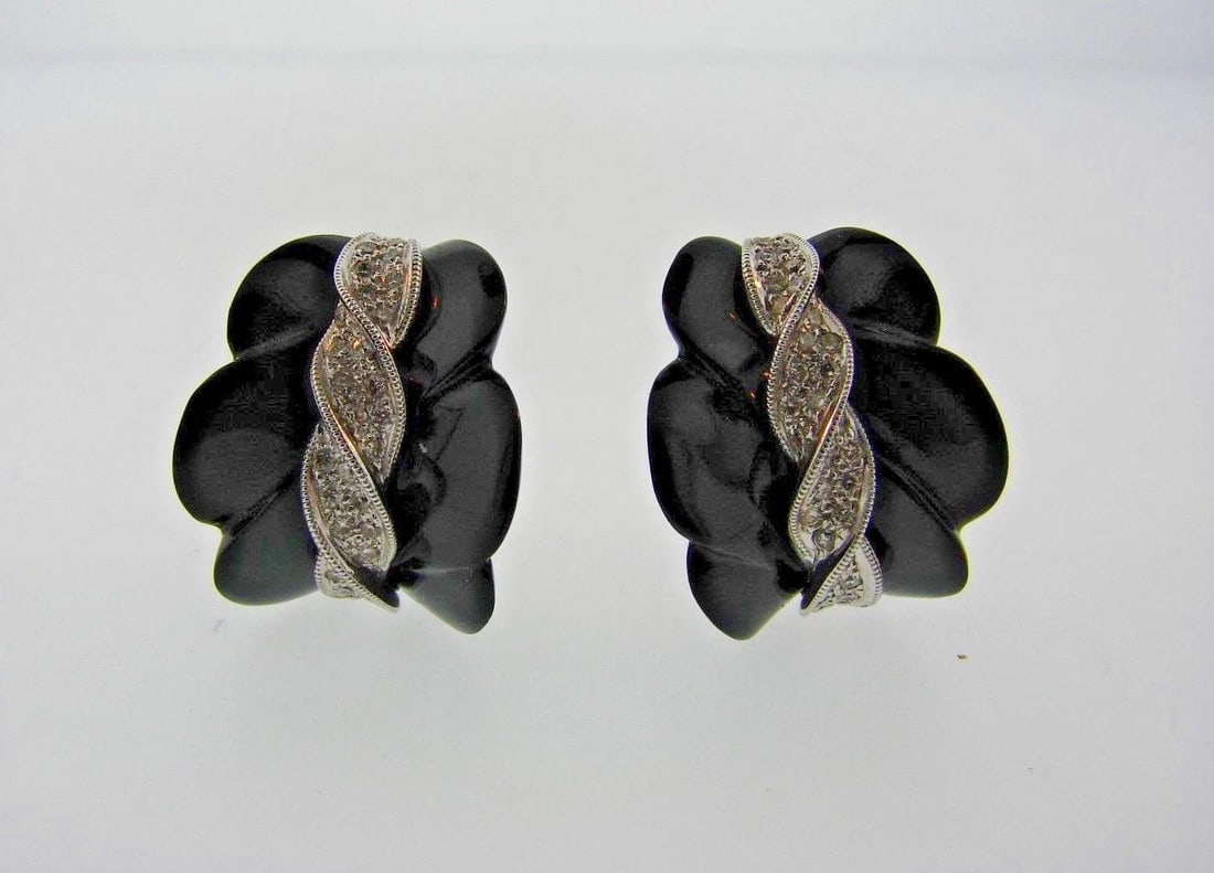 CHIC European 18k White Gold, Diamond & Onyx Earrings Clip On Earrings: Title: CHIC European 18k White Gold, Diamond & Onyx Earrings Clip On Earrings Description: DK European 18k White Gold, Diamond & Onyx Earrings · The weight is 15.7 grams. · The height is 