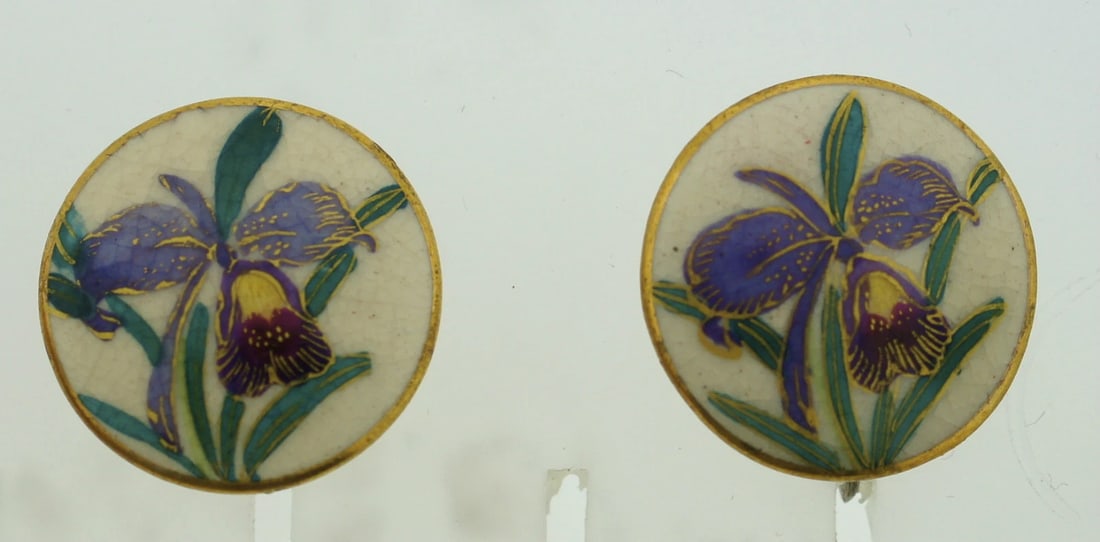 UNIQUE CHIC SATSUMA JAPAN PORCELAIN PAINTED EARRINGS SILVER FLOWER PAINTING: Title: UNIQUE CHIC SATSUMA JAPAN PORCELAIN PAINTED EARRINGS SILVER FLOWER PAINTING Description: Fine Jewelry, Arts & AntiquesPurveyors and Purchasers ofAntique and Estate Pieces N-JOO UNIQUE
