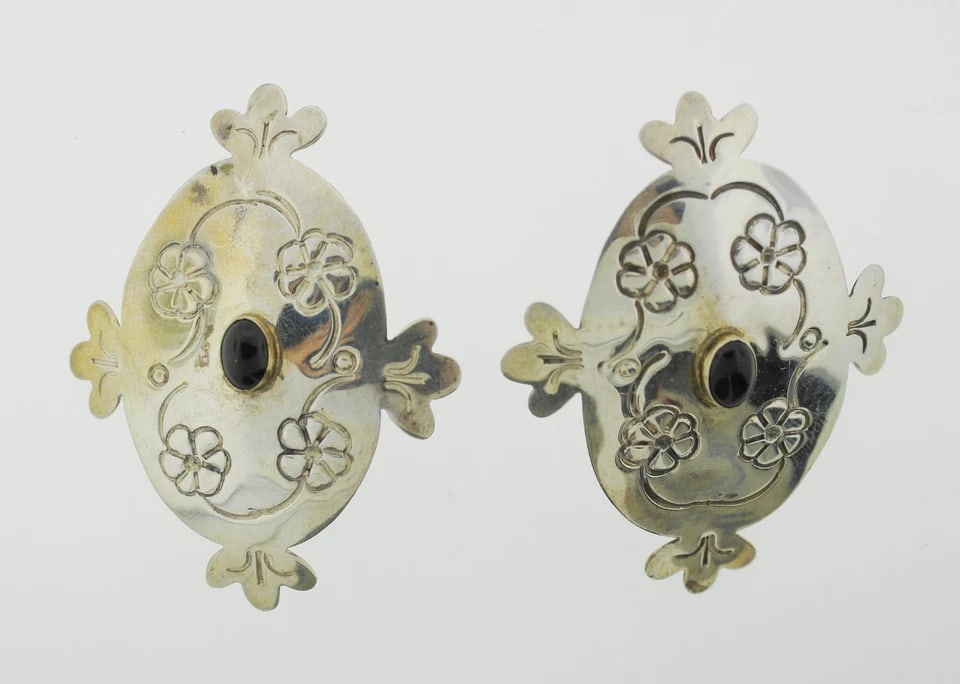 FUNKY Sterling Silver & Onyx Earrings Circa 1970!: Title: FUNKY Sterling Silver & Onyx Earrings Circa 1970! Description: Fine Jewelry, Arts & AntiquesPurveyors and Purchasers ofAntique and Estate Pieces DK Sterling silver & OnyxEarrings Unique…