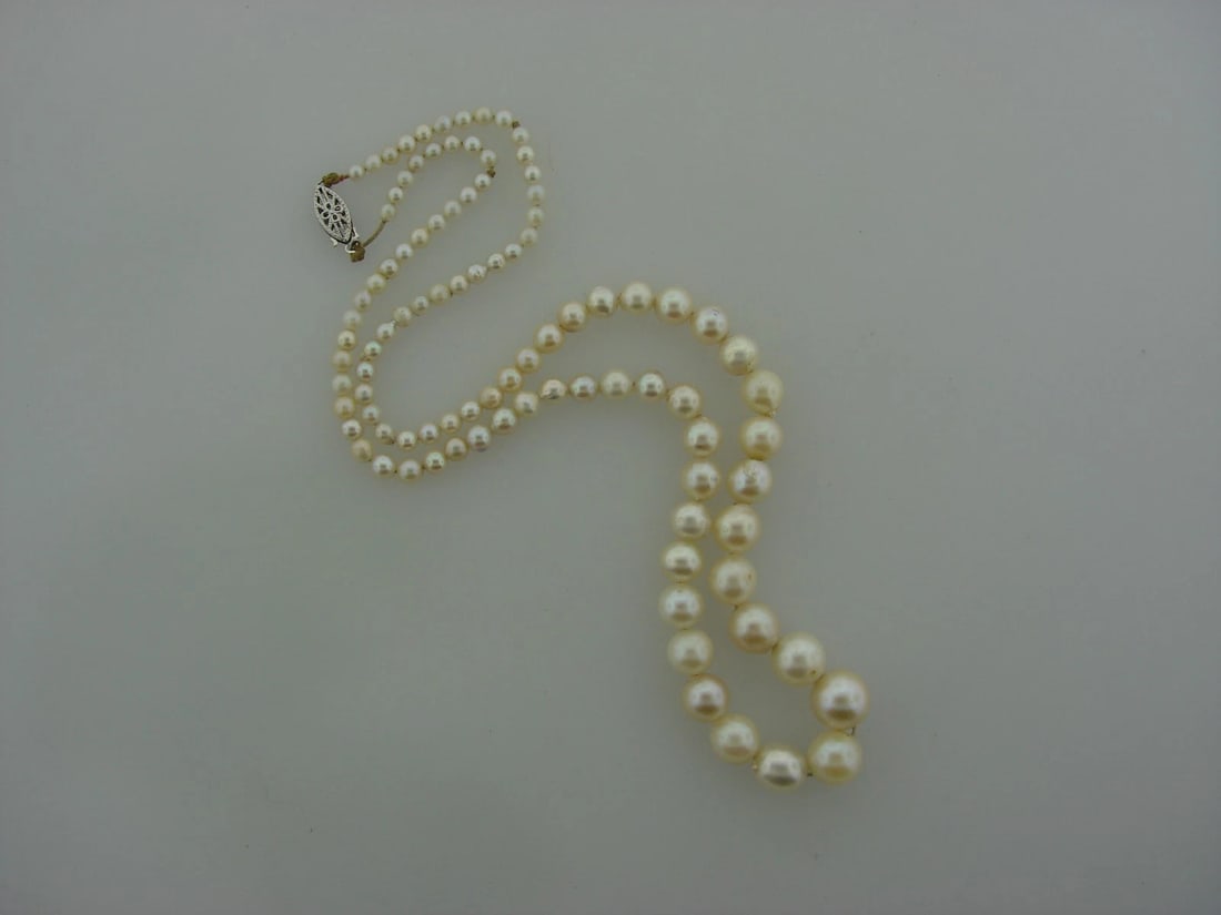 BEAUTIFUL PEARL NECKLACE STRAND 10K WHITE GOLD CLASP - 7