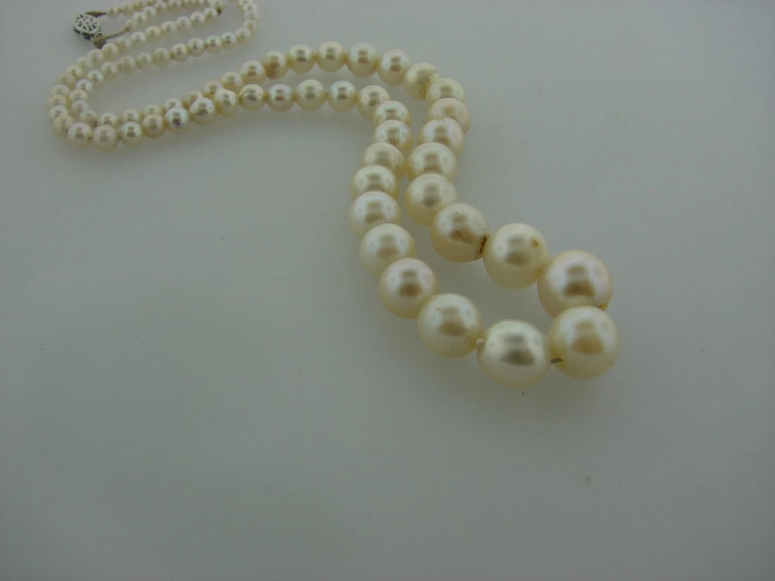 BEAUTIFUL PEARL NECKLACE STRAND 10K WHITE GOLD CLASP - 8