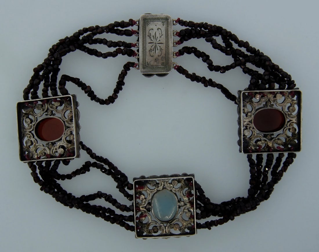 Antique 3 CAMEO MEDALLIONS on 5-STRAND GARNET BEAD CHOKER NECKLACE - Rare! Chic! - 10