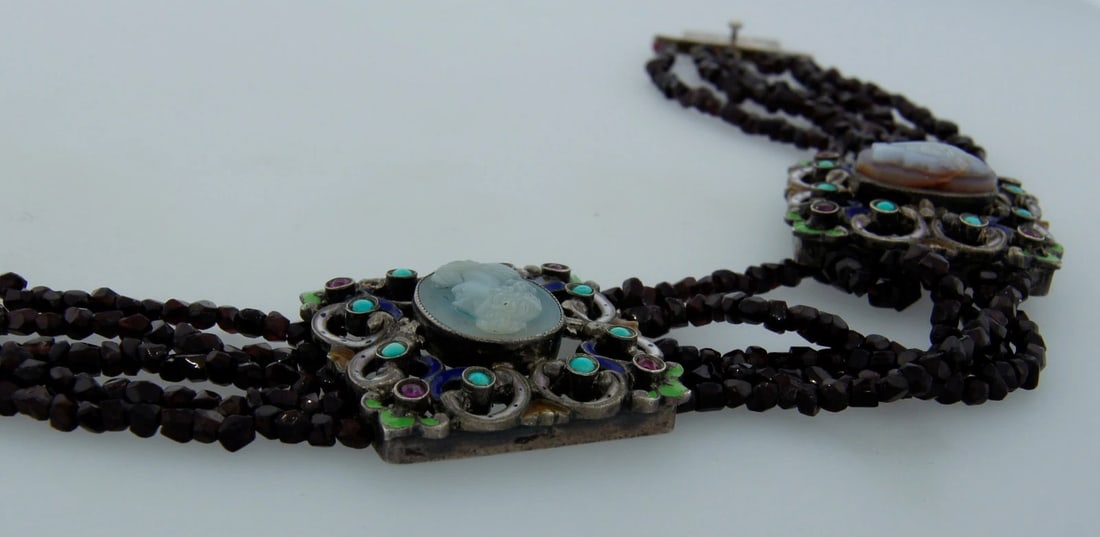 Antique 3 CAMEO MEDALLIONS on 5-STRAND GARNET BEAD CHOKER NECKLACE - Rare! Chic! - 9