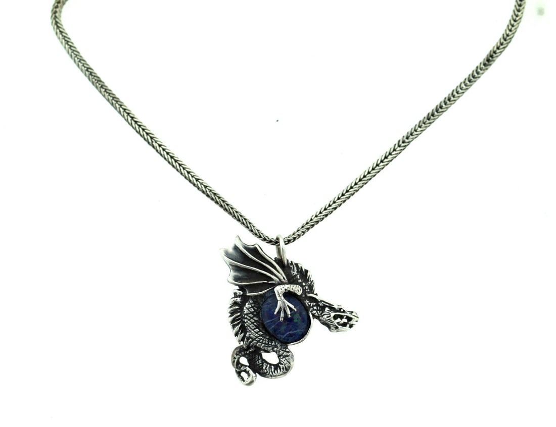 ITALIAN SILVER 925 DRAGON PENDANT ON A CHAIN C.1980 VINTAGE NECKLACE: Title: ITALIAN SILVER 925 DRAGON PENDANT ON A CHAIN C.1980 VINTAGE NECKLACE Description: Fine Jewelry, Arts & AntiquesPurveyors and Purchasers ofAntique and Estate Pieces N-NO SILVER DRAGON PENDANT