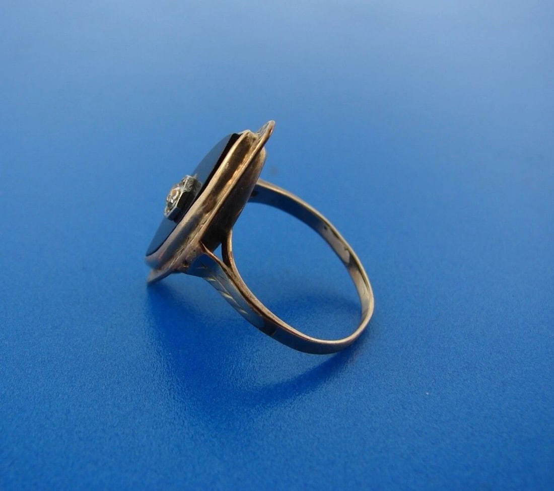 CHIC Art Deco 10k Yellow Gold, Diamond & Onyx Ring Circa 1920s - 3
