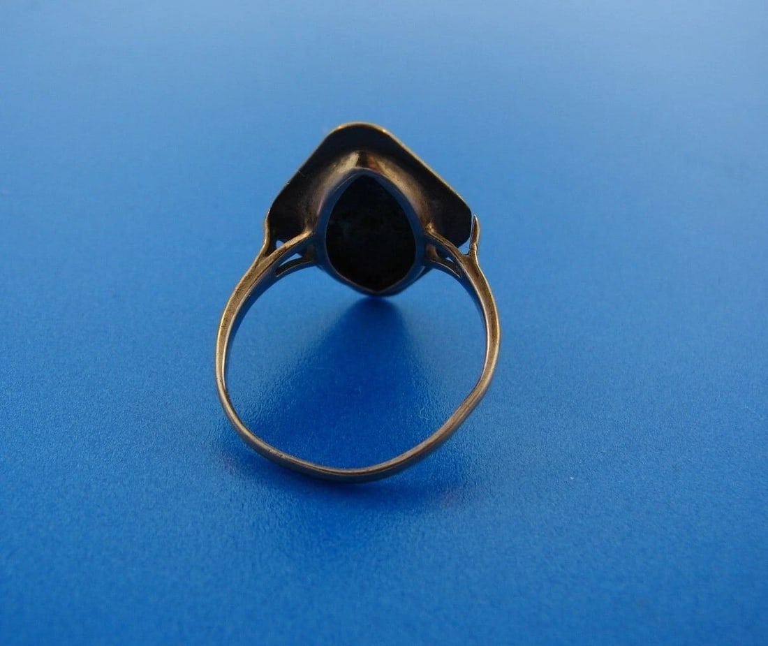 CHIC Art Deco 10k Yellow Gold, Diamond & Onyx Ring Circa 1920s - 4