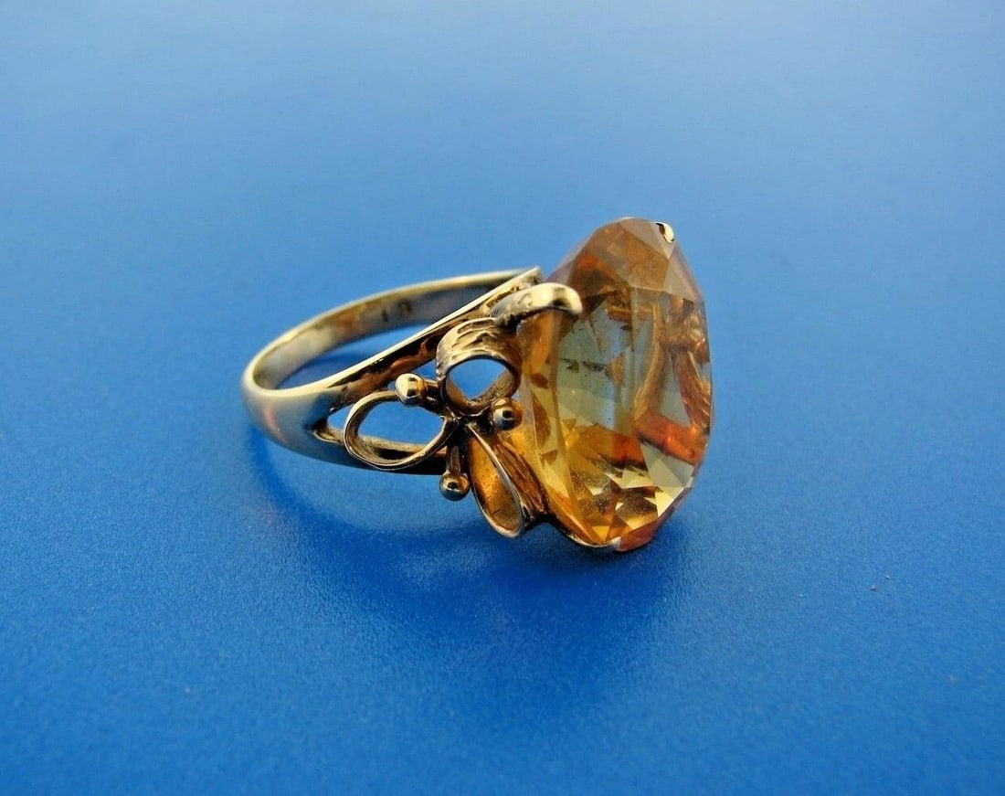 CHIC 14k Yellow Gold & Citrine Ring: Title: CHIC 14k Yellow Gold & Citrine Ring Description: DK 14k Yellow Gold & Citrine Ring · This is a must for any collector. · The weight is 6.2 grams. · The length is ¾ of an inc