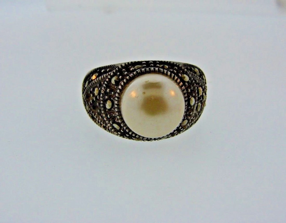 CHIC Sterling Silver, Marcasite & Costume Pearl Ring: Title: CHIC Sterling Silver, Marcasite & Costume Pearl Ring Description: DK Sterling Silver, Marcasite & Costume Pearl Ring · This is a must for any collector. · The weight is 6.2 grams. 