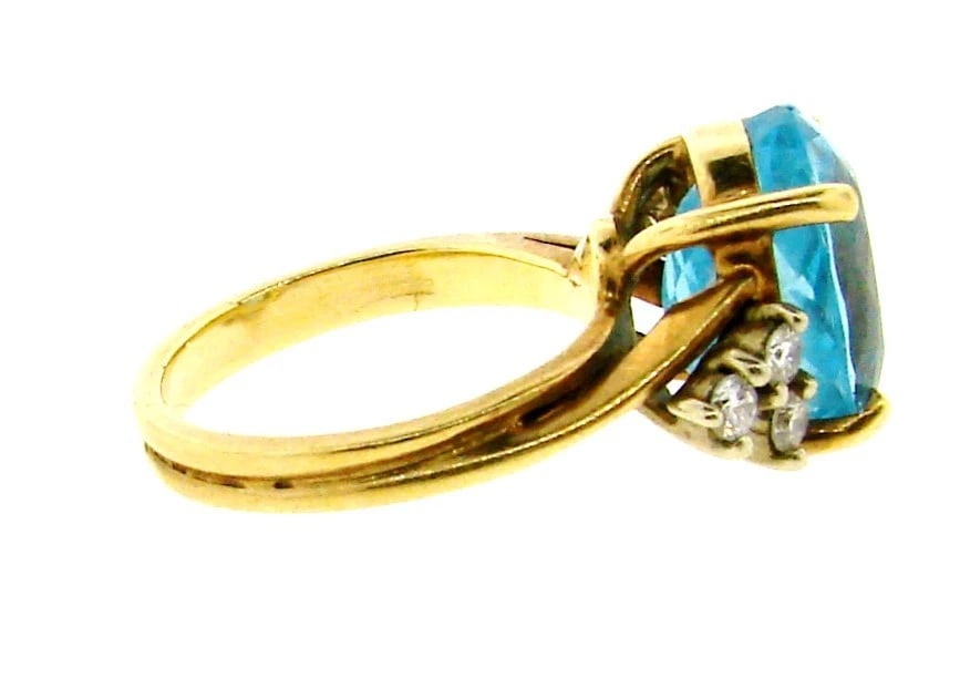 STUNNING 14k Yellow Gold, Blue Topaz & Diamond Ring Circa 1980s! - 5