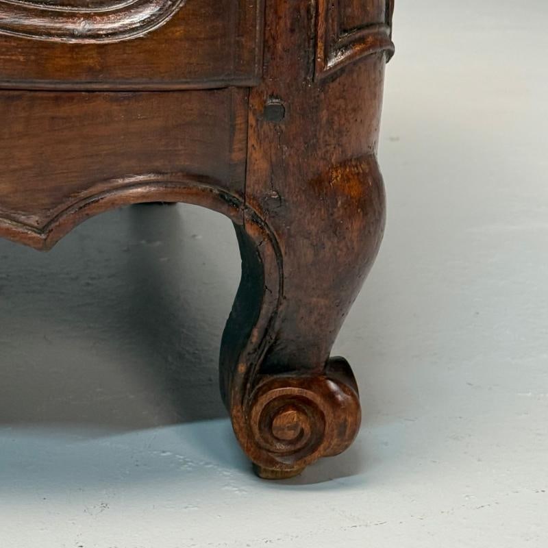 Baroque, French Louis XV, Provincial Cabinet, Walnut, Patinated Brass, 18th C. - 9