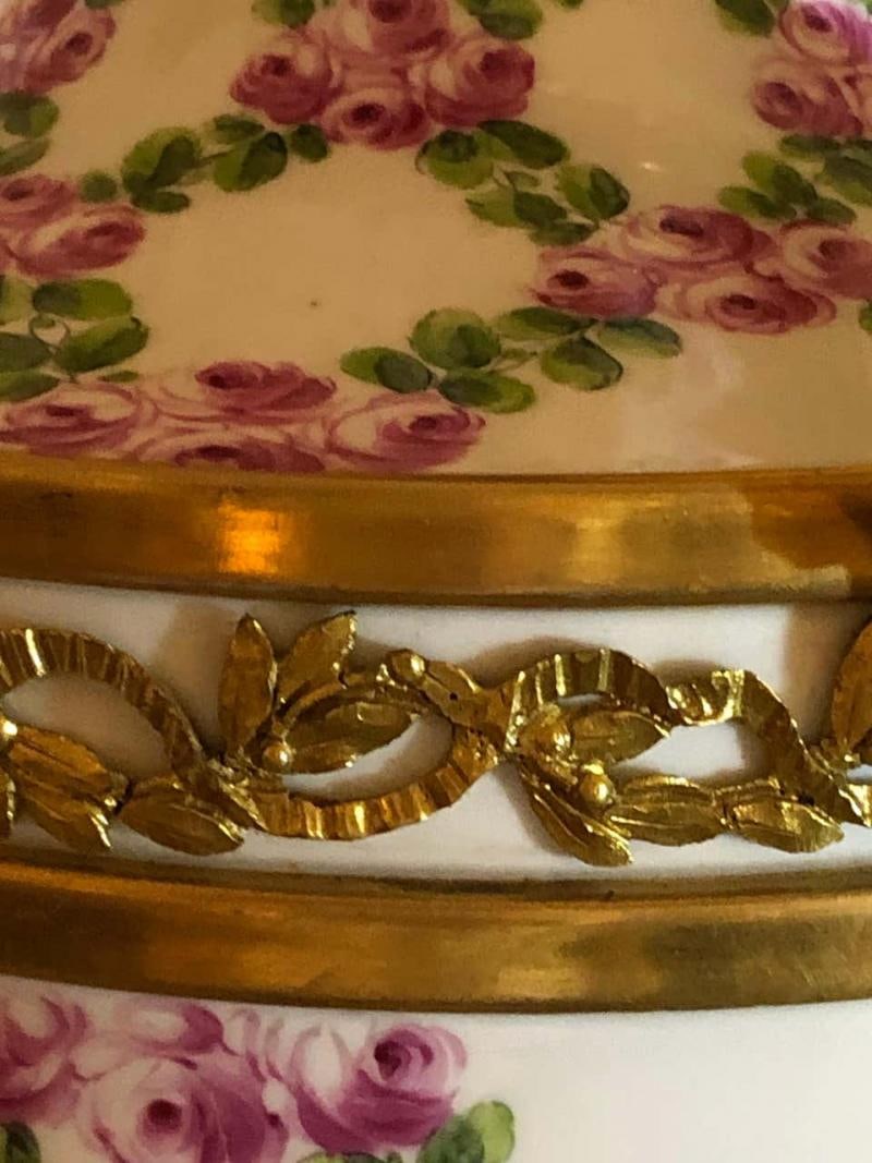 French Table Lamp Trellis Floral Porcelain Urn with Rams Head Gilt Bronze Mounts - 2