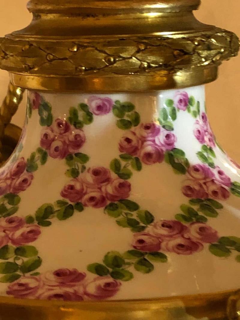 French Table Lamp Trellis Floral Porcelain Urn with Rams Head Gilt Bronze Mounts - 3