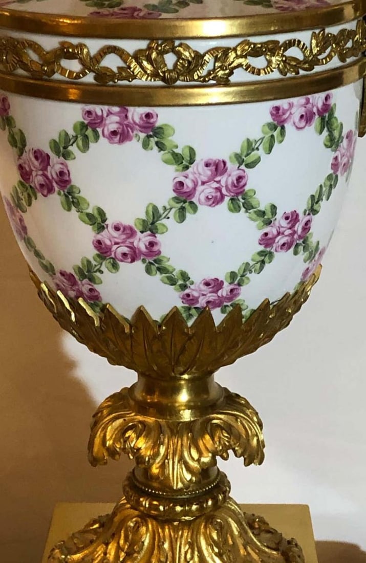 French Table Lamp Trellis Floral Porcelain Urn with Rams Head Gilt Bronze Mounts - 4
