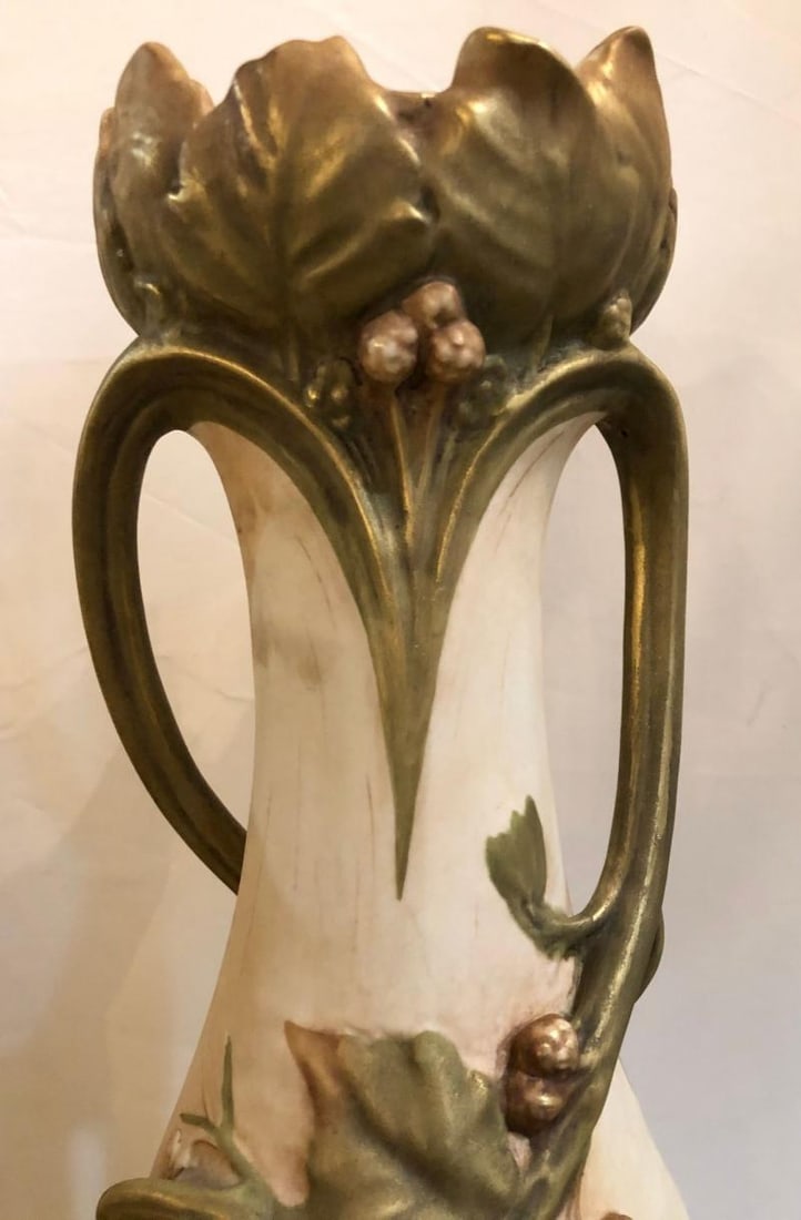 Pair of Royal Dux Flower Vases or Centerpieces, Art Nouveau Era - 4