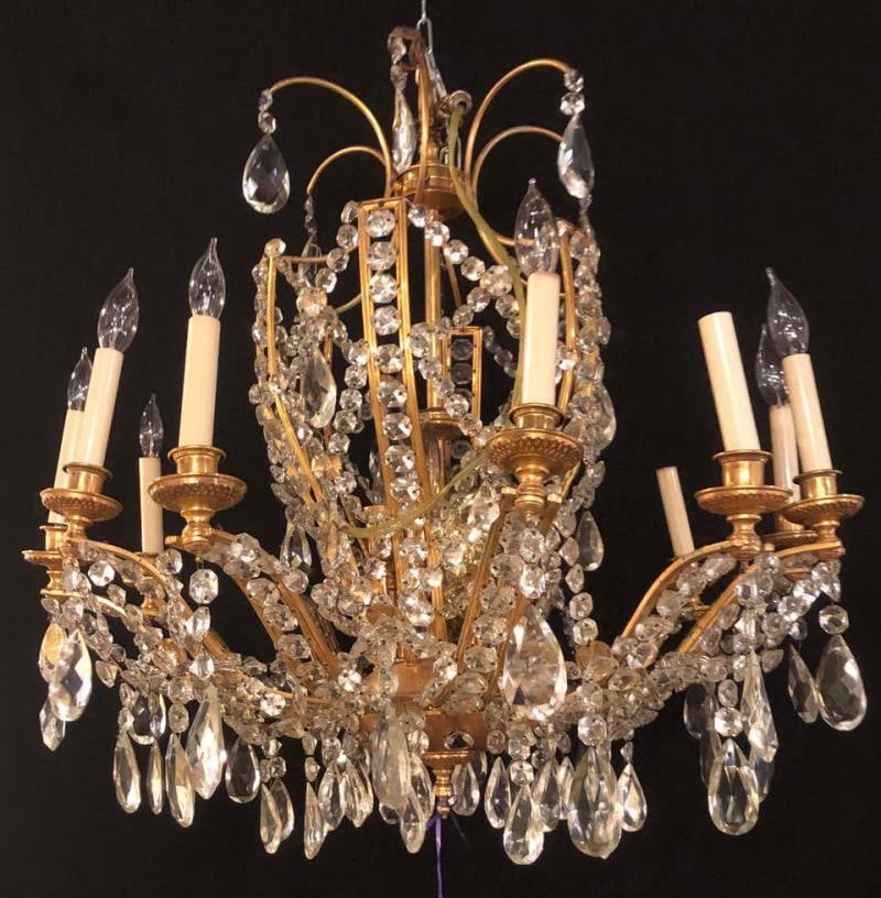Fine Cut Crystal and Gilt Bronze Neoclassical Eighteen-Light Chandelier - 3