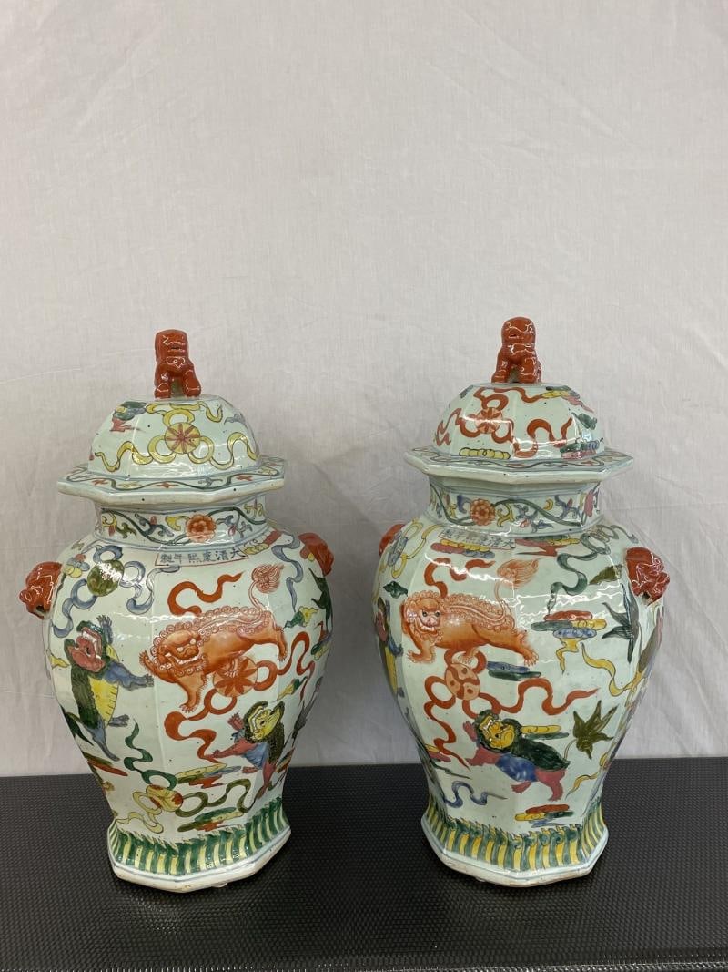 Pair of 19th Century Temple Jars, Lidded, Chinoiserie Foo Dog Finials, 19th C. - 3