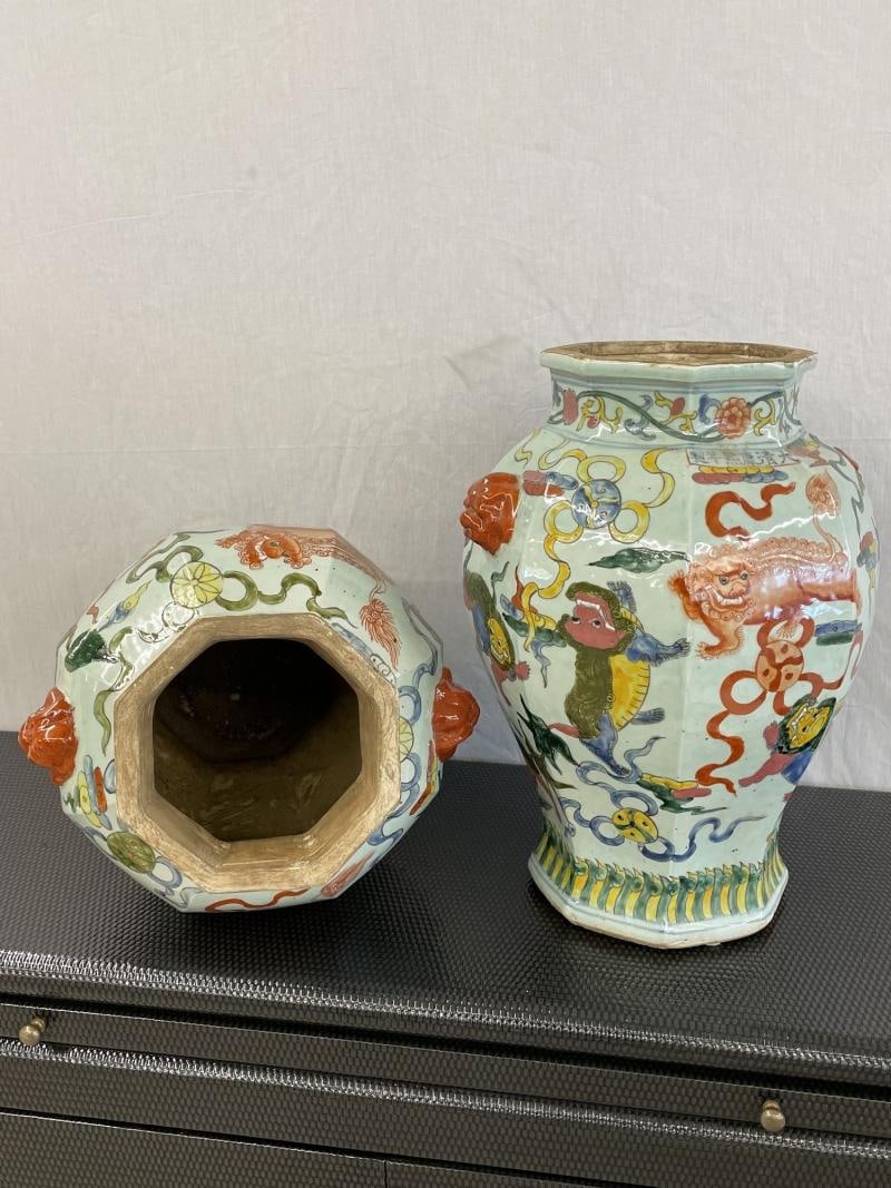 Pair of 19th Century Temple Jars, Lidded, Chinoiserie Foo Dog Finials, 19th C. - 5