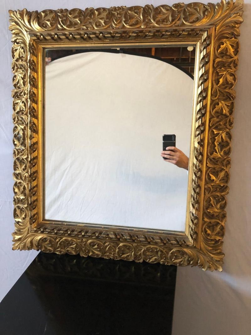 Antique 19th Century Fine Giltwood Mirror with Leaf Vine and Floral Carvings - 2