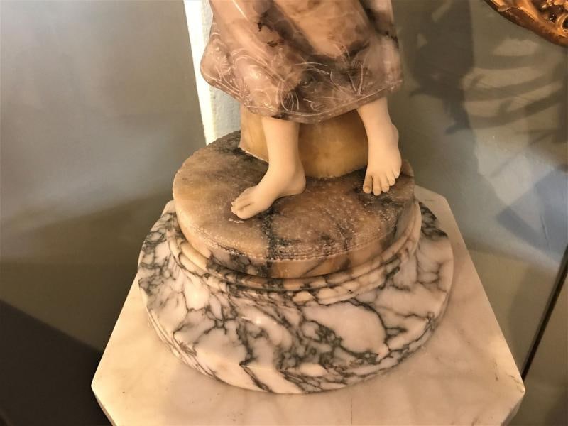 Fine Neoclassical Alabaster Figure of a Water Maiden Lighted on a Pedestal - 5