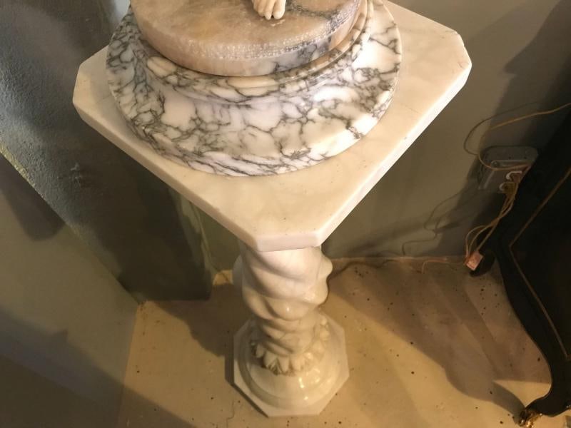 Fine Neoclassical Alabaster Figure of a Water Maiden Lighted on a Pedestal - 7
