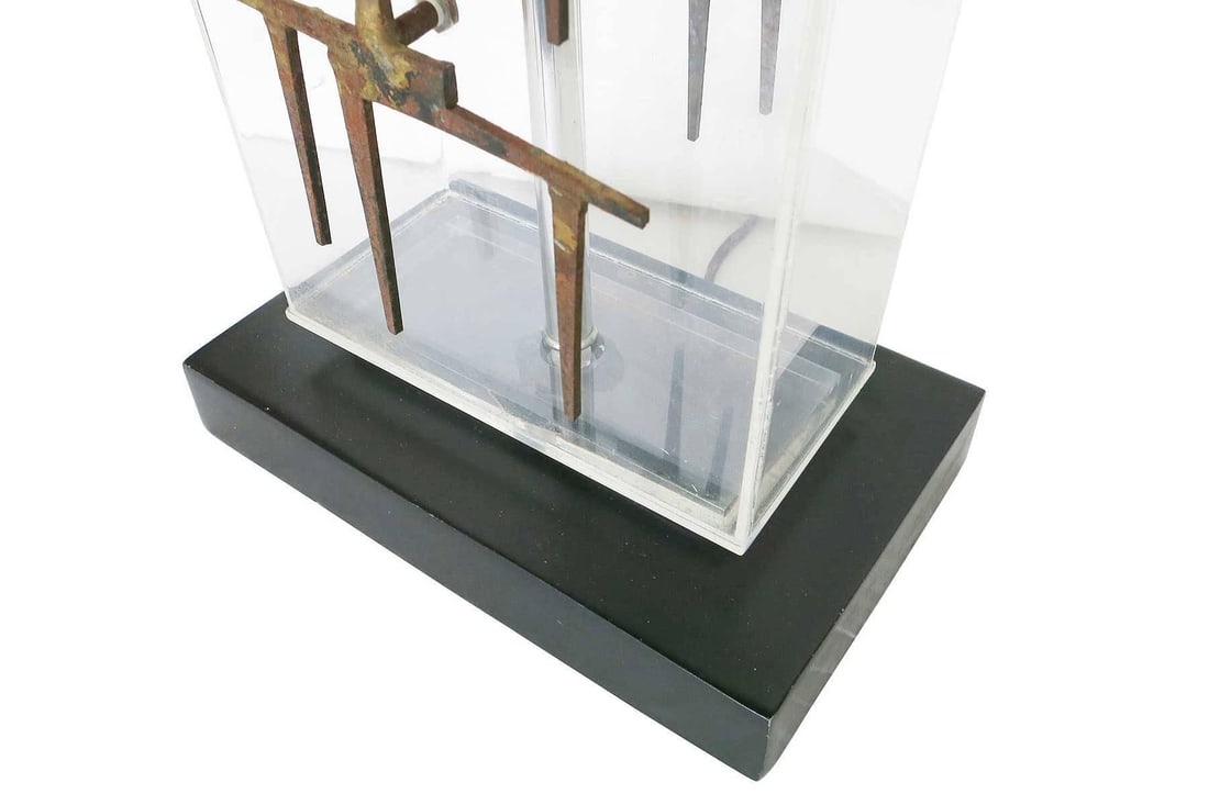 Brutalist Nail Sculptural Lucite Table Lamp by Laurel - 5