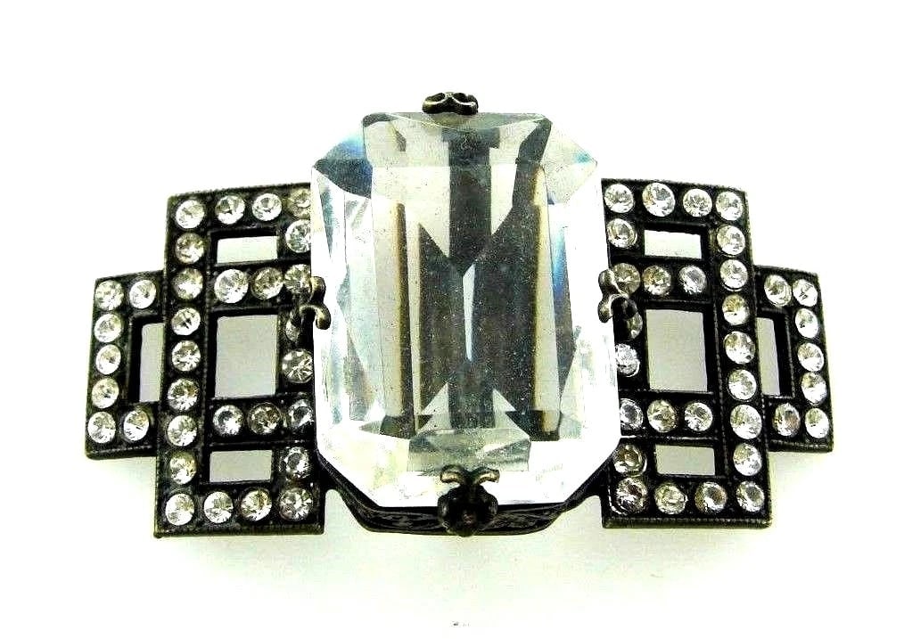 MARCACITE GLASS STONE BUCKLE STYLISH MADE IN FRANCE: Title: MARCACITE GLASS STONE BUCKLE STYLISH MADE IN FRANCE Description: Fine Jewelry, Arts & AntiquesPurveyors and Purchasers ofAntique and Estate Pieces N-JUO MADE IN FRANCE BUCKLE MEASURES 1 7/8''