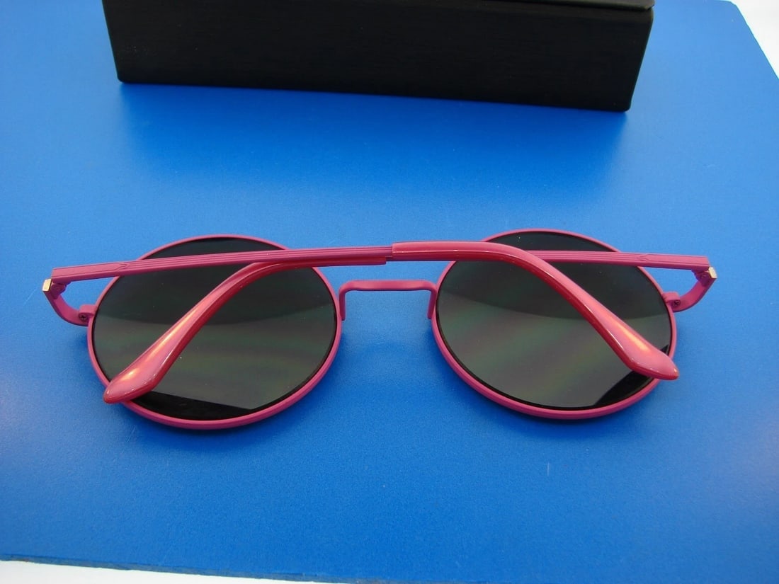 QUIRKY Oh My Glasses Tokyo Round Sunglasses w/Box - 3