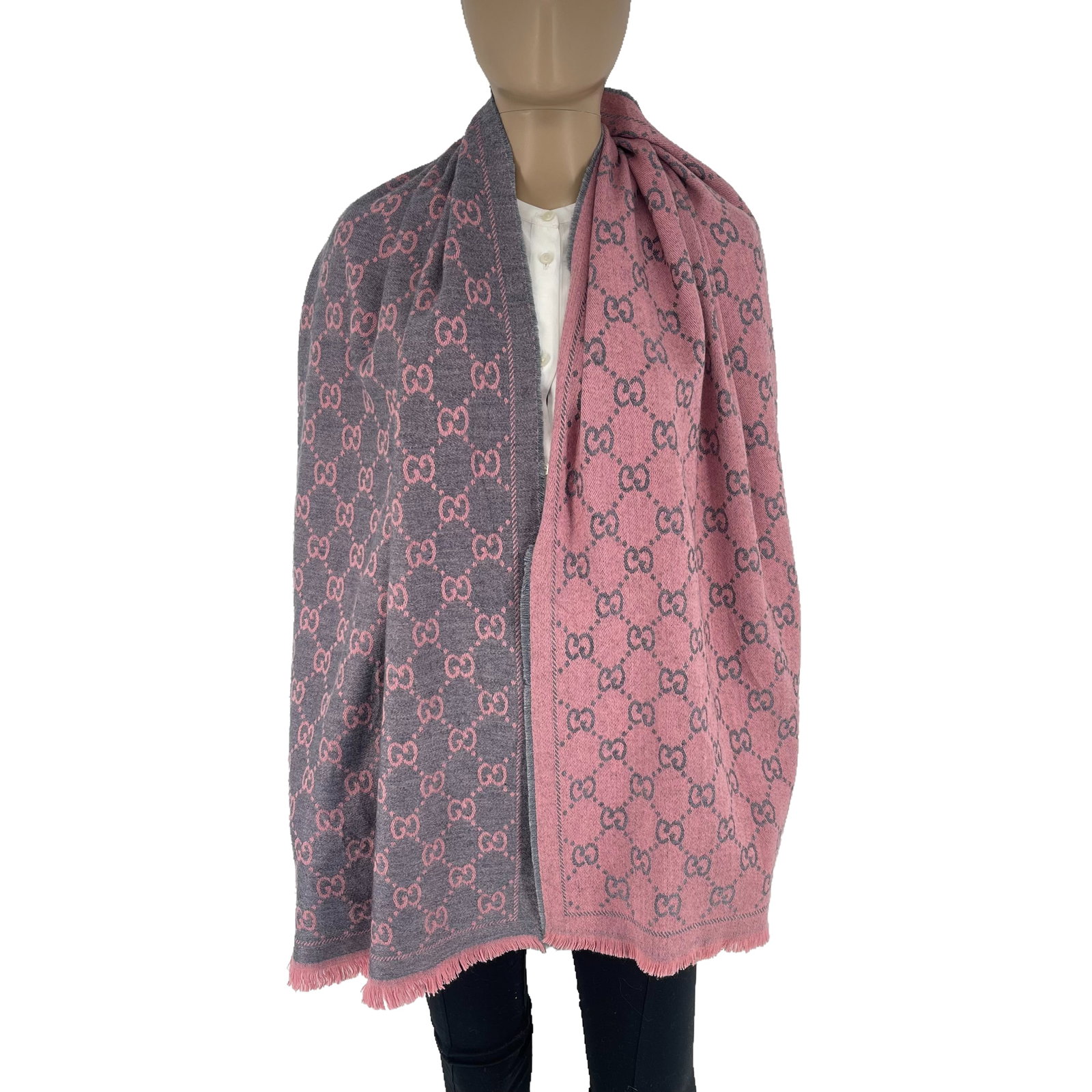 Gucci Pink & Silver Wool Scarf: Title: Gucci Pink & Silver Wool Scarf Brand:Gucci Date/Period: Modern Materials:100% Wool Size:One Size Description:Gucci Pink & Silver Wool Scarf Reserve: $170.00 Shipping: Domestic: Flat-rate