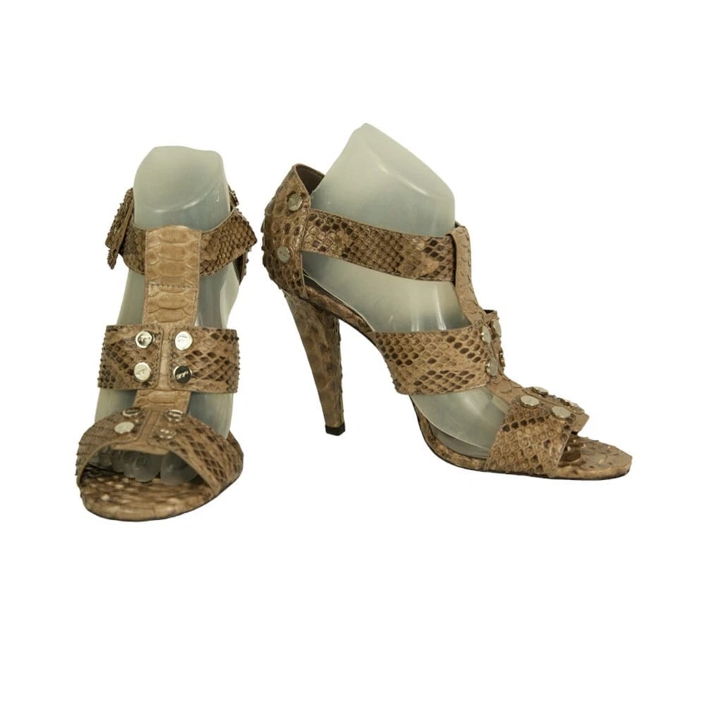 Roger Vivier Snakeskin Open toe Wide Straps Buckle pumps heels Shoes size 40: Title:Roger Vivier Snakeskin Open toe Wide Straps Buckle pumps heels Shoes size 40 Description:Roger Vivier Snakeskin Open toe Wide Straps Buckle pumps heels Shoes size 40 You will feel super sleek