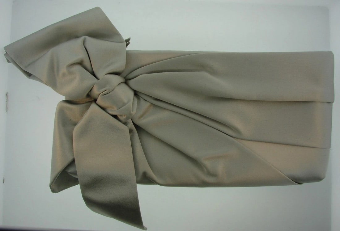 CHIC Valentino Gray Satin Cluch with Bow - 2